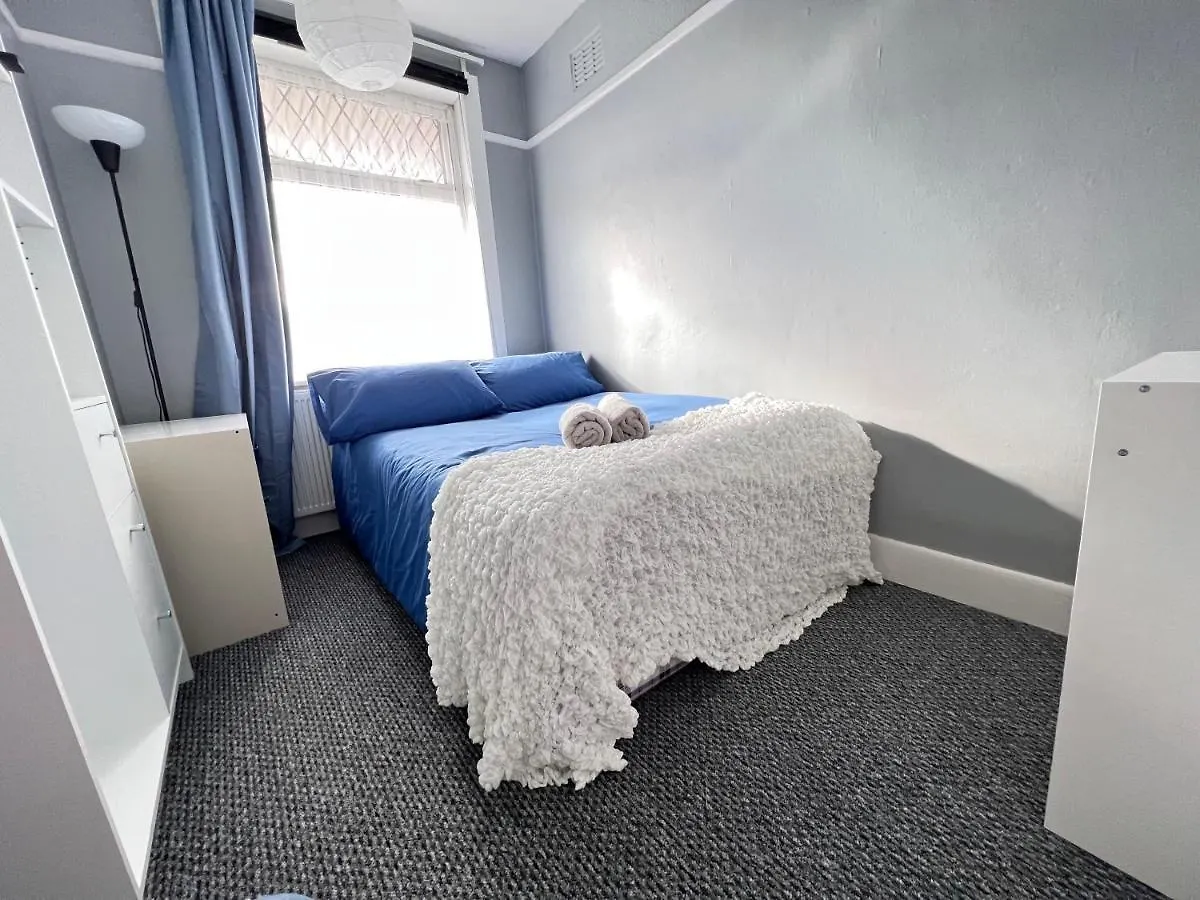 Shirley House: City Centre Self-Catering with Smart Access Southampton Guest house