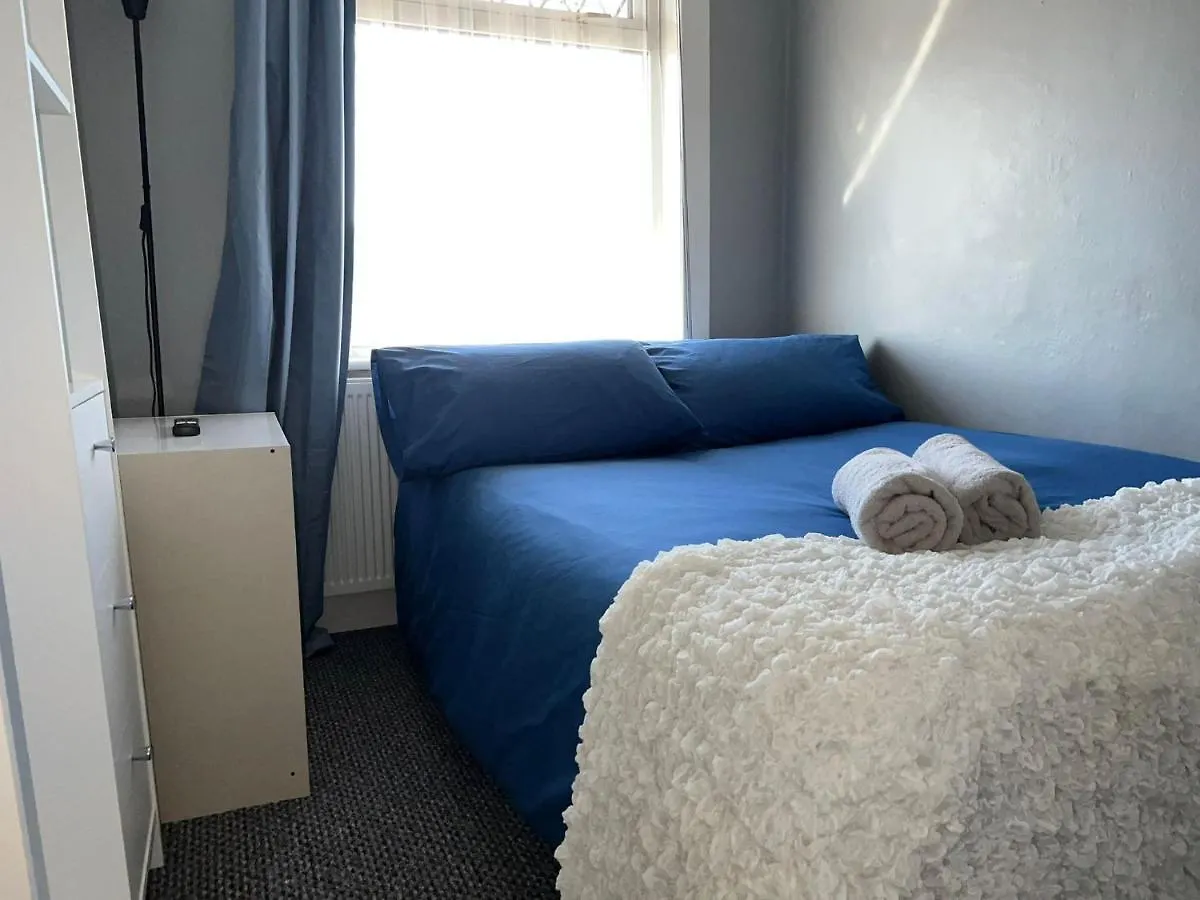Shirley House: City Centre Self-Catering with Smart Access Southampton