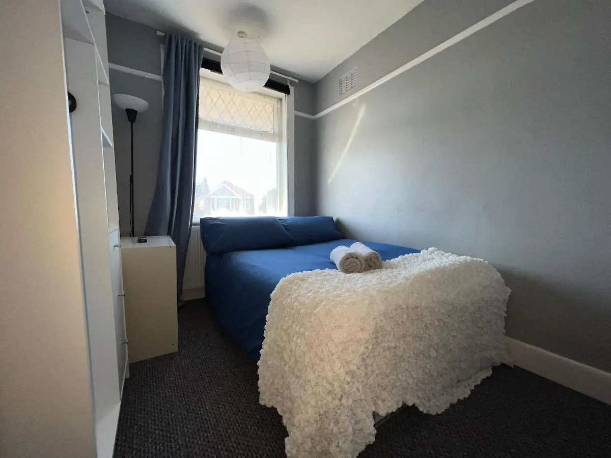 Shirley House: City Centre Self-Catering with Smart Access Southampton 0*,  United Kingdom