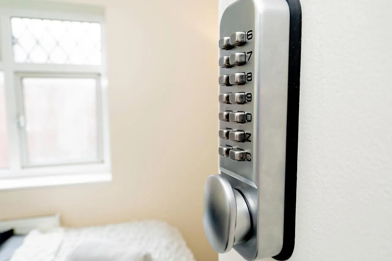 Guest house Shirley House: City Centre Self-Catering with Smart Access Southampton United Kingdom