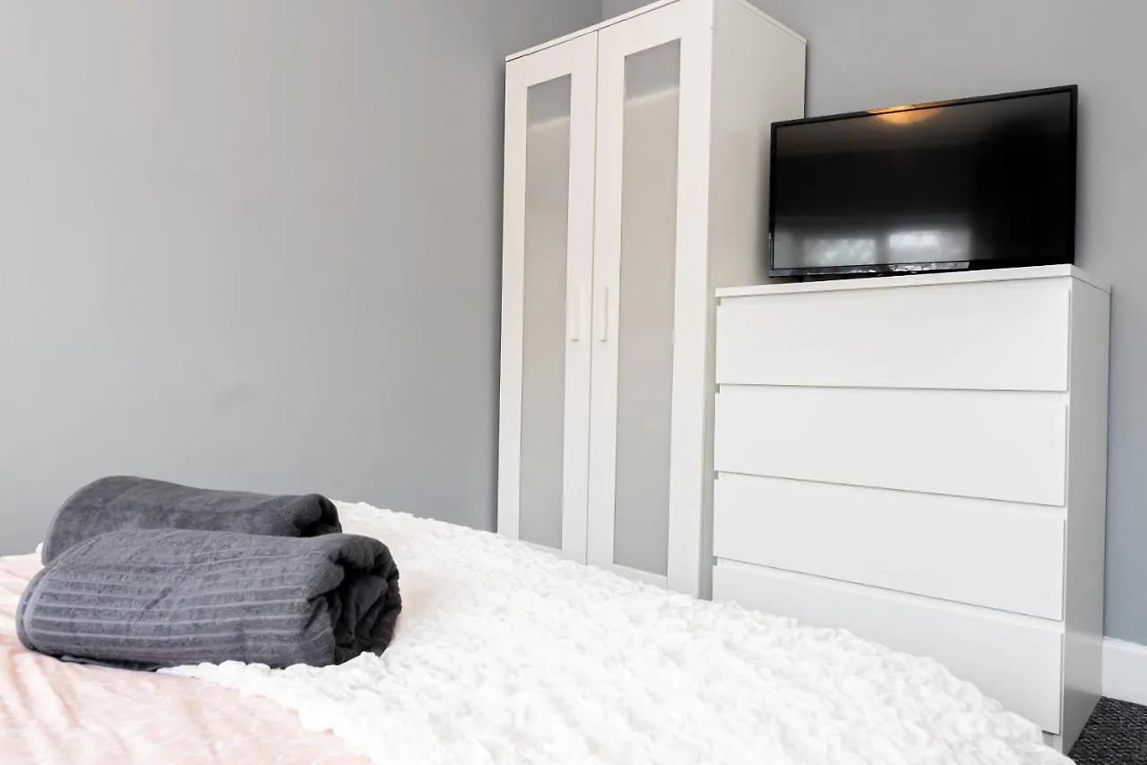 Shirley House: City Centre Self-Catering with Smart Access Southampton
