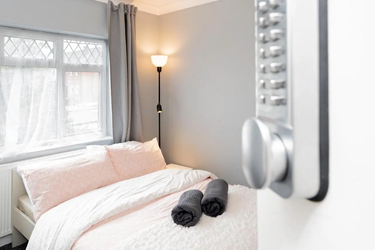 Shirley House: City Centre Self-Catering with Smart Access Southampton 0*,