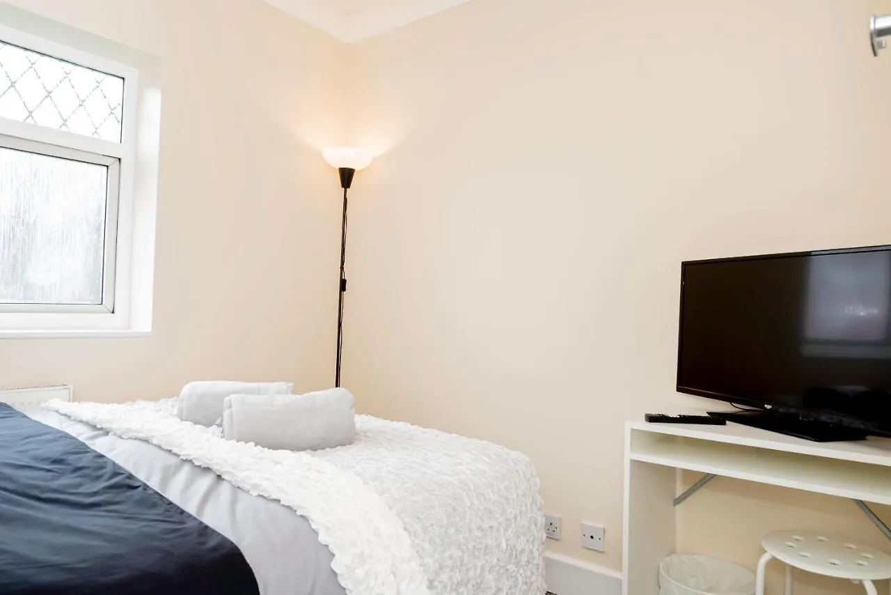 Shirley House: City Centre Self-Catering with Smart Access Southampton Guest house
