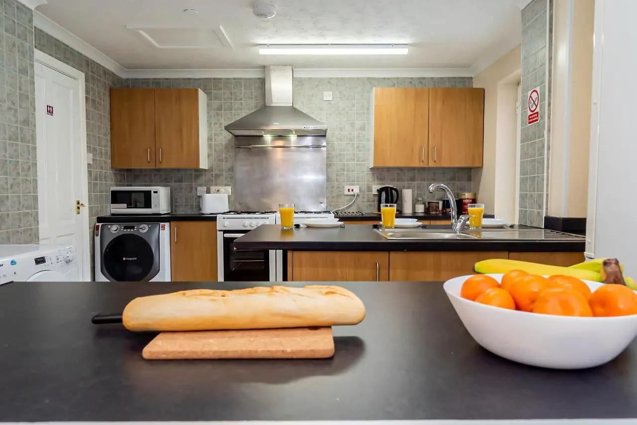 Shirley House: City Centre Self-Catering with Smart Access Southampton 0*,