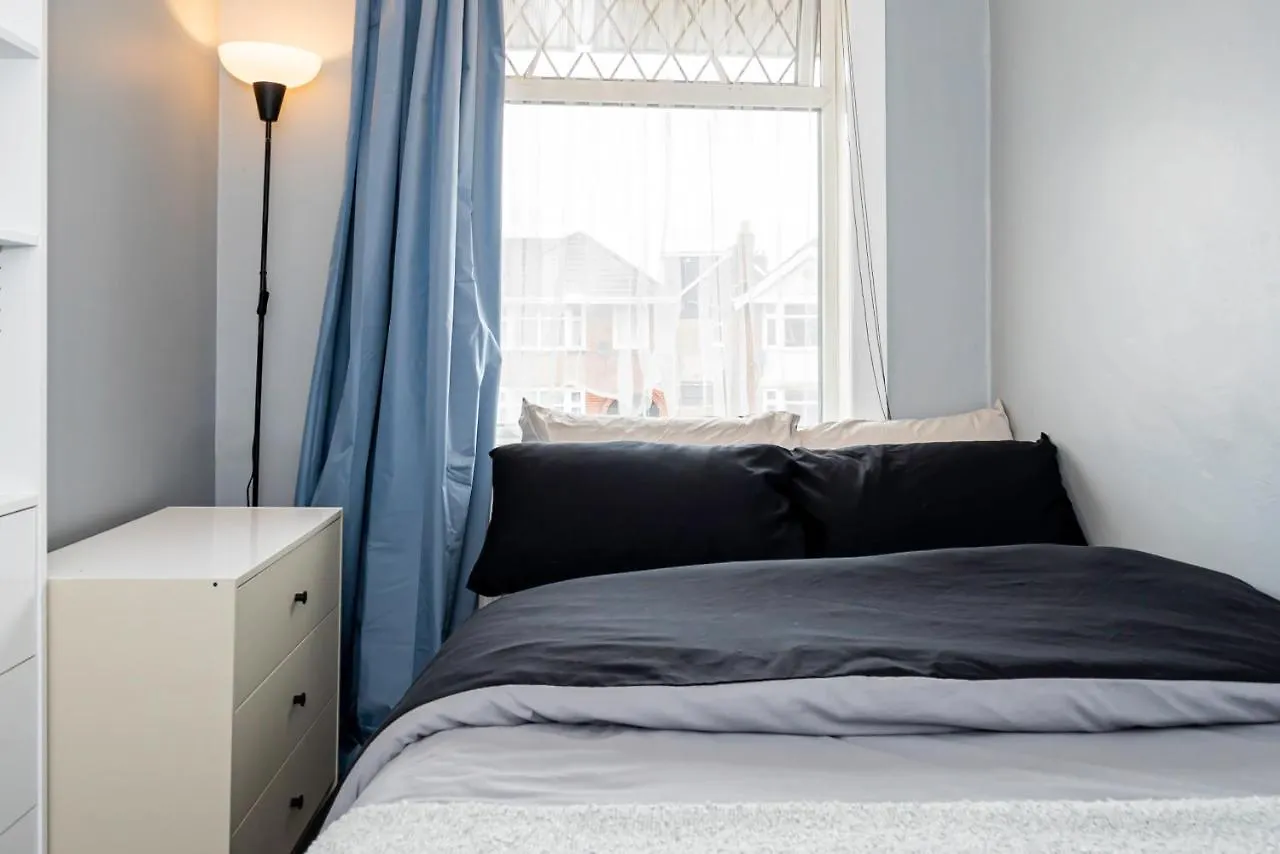 Shirley House: City Centre Self-Catering with Smart Access Southampton Guest house
