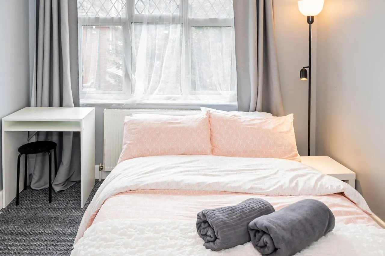 Shirley House: City Centre Self-Catering with Smart Access Southampton