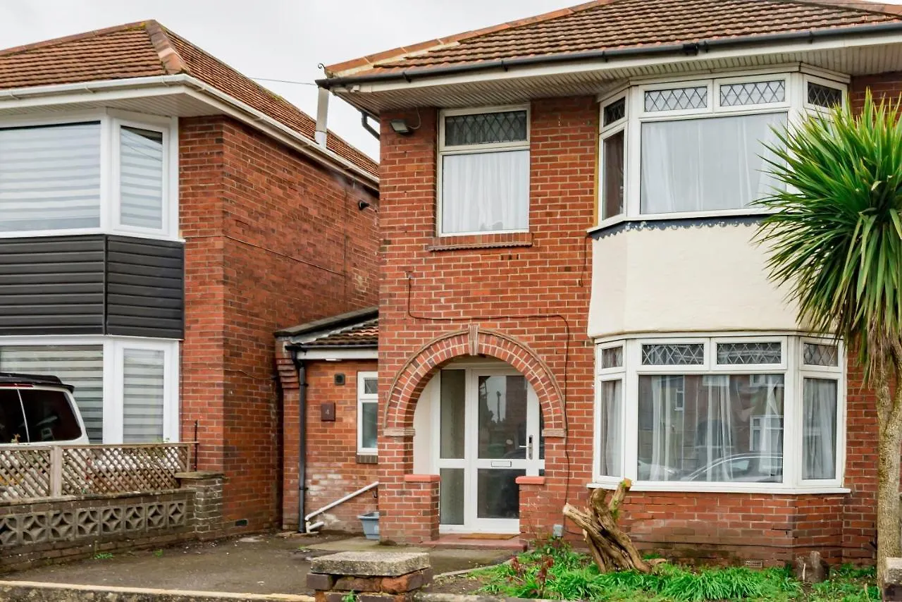 Shirley House: City Centre Self-Catering with Smart Access Southampton Guest house