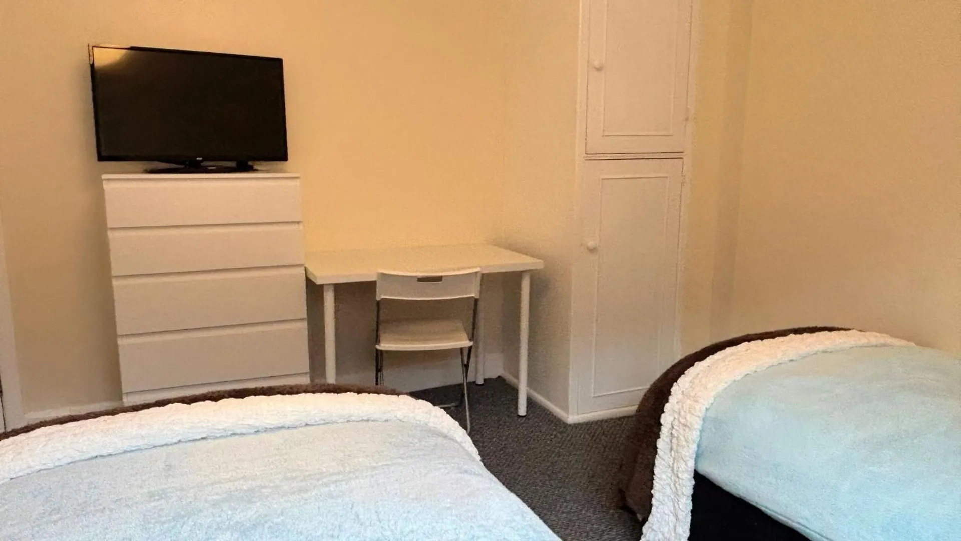 Shirley House: City Centre Self-Catering with Smart Access Southampton 0*,  United Kingdom