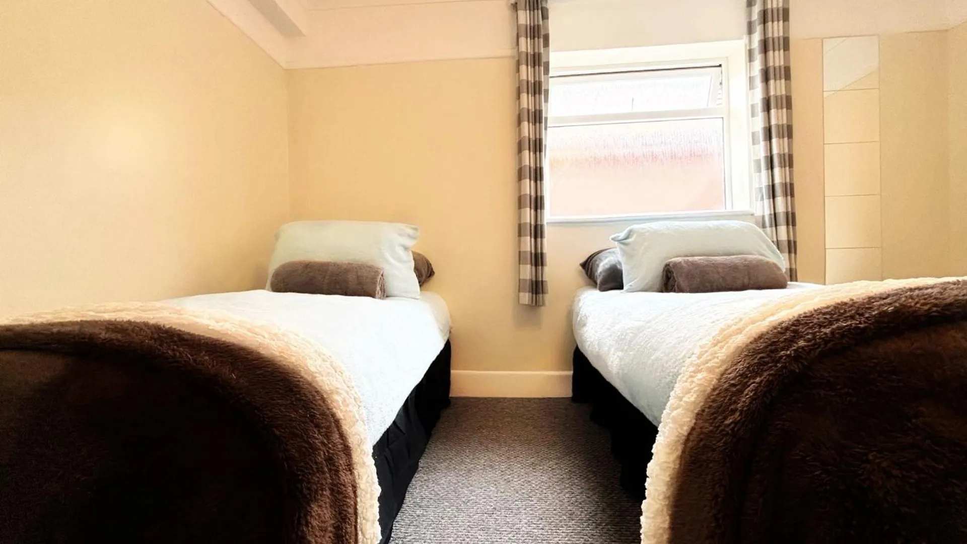 Shirley House: City Centre Self-Catering with Smart Access Southampton