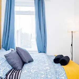 Shirley House 3: City-center Self-catering With Smart Check-in Guest house